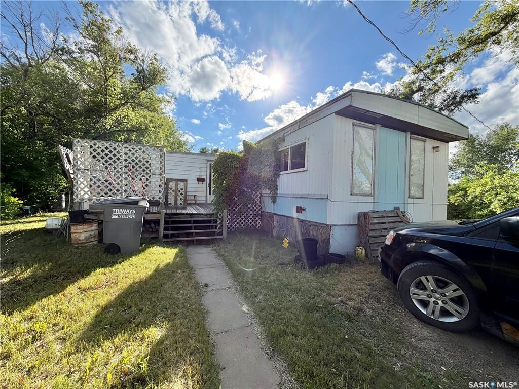 Property Photo:  2 Prairie Sun Court  SK S9H 3X6 