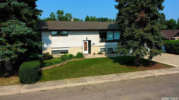 Property Photo:  12 Redfield Bay  SK S3N 2P5 