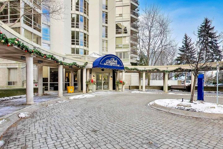 Property Photo: 45 Kingsbridge Garden Circle N 3307 ON L5R 3K4