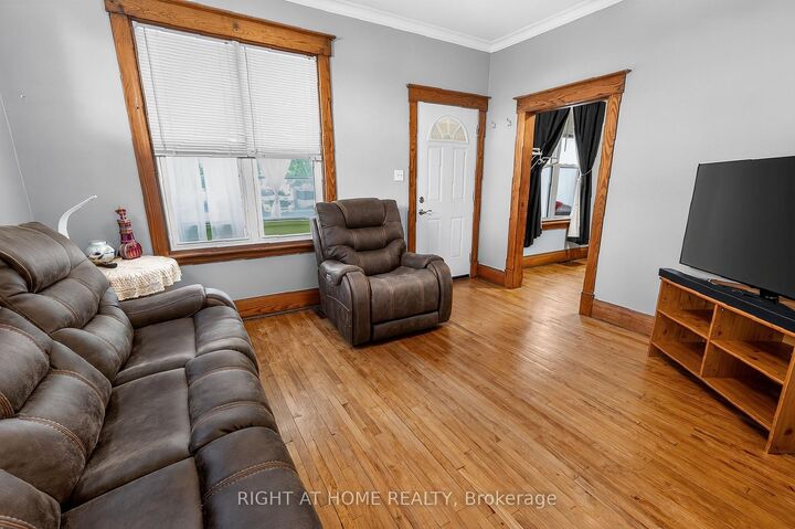 Property Photo: 72 Maple Street ON N5R 1Z1