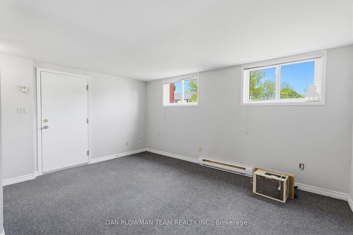 Property Photo:  176 Nassau Street 3  ON L1J 4A5 