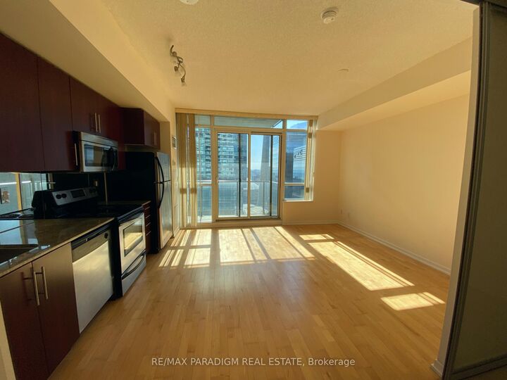 Property Photo:  65 Bremner Boulevard 3204  ON M5J 0A7 