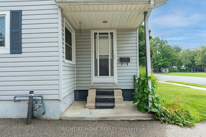 Property Photo: 335 Talbot Street E ON N5H 1J1
