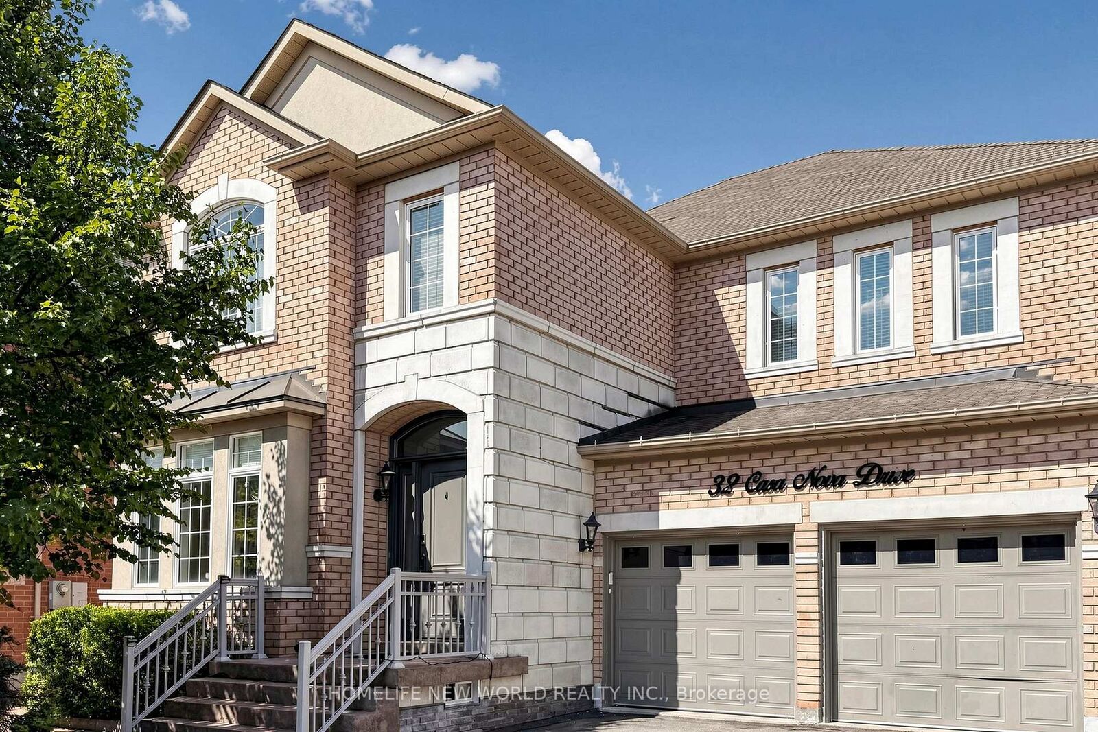 Property Photo: 32 Casa Nova Drive ON L4H 3A1