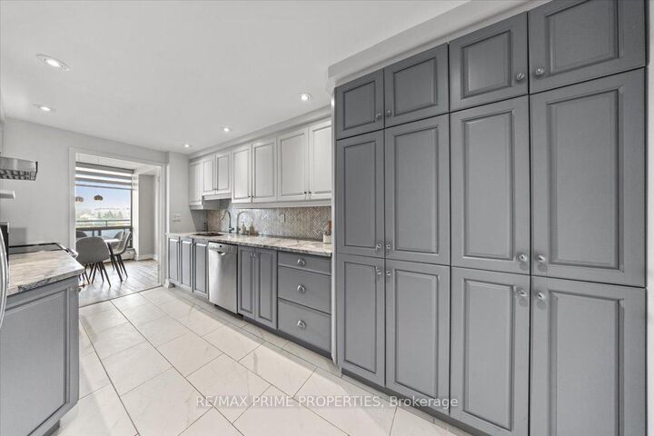 Property Photo: 505 St Laurent Boulevard 804 ON K1K 3X4
