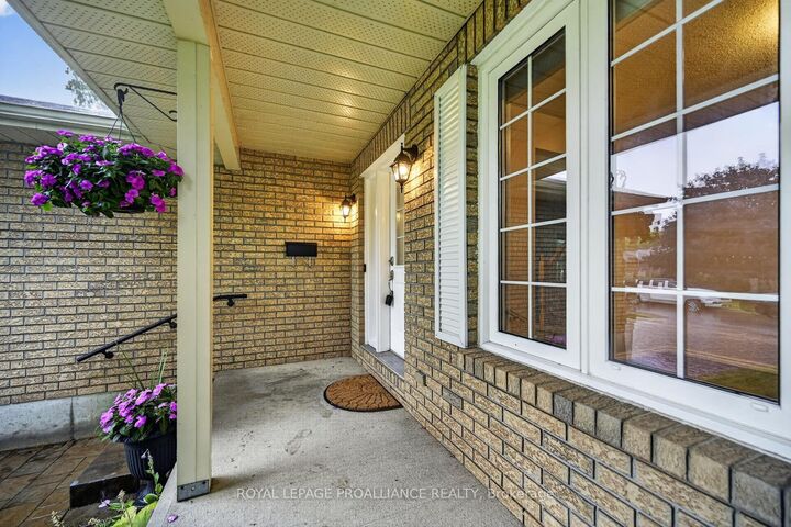 Property Photo: 388 Brock Street ON K6V 7A1