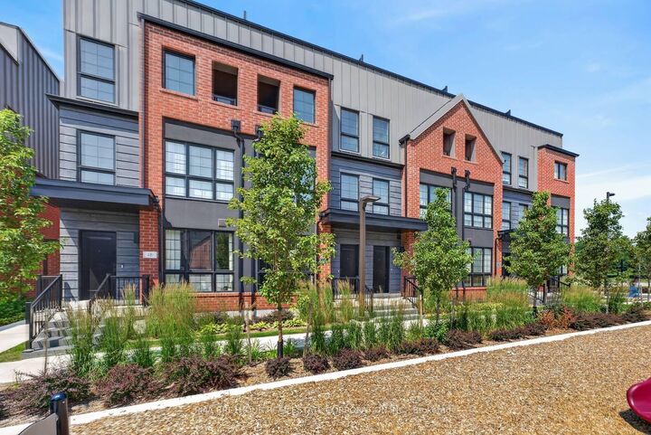Property Photo: 52 Burleigh Mews ON L4J 8A2