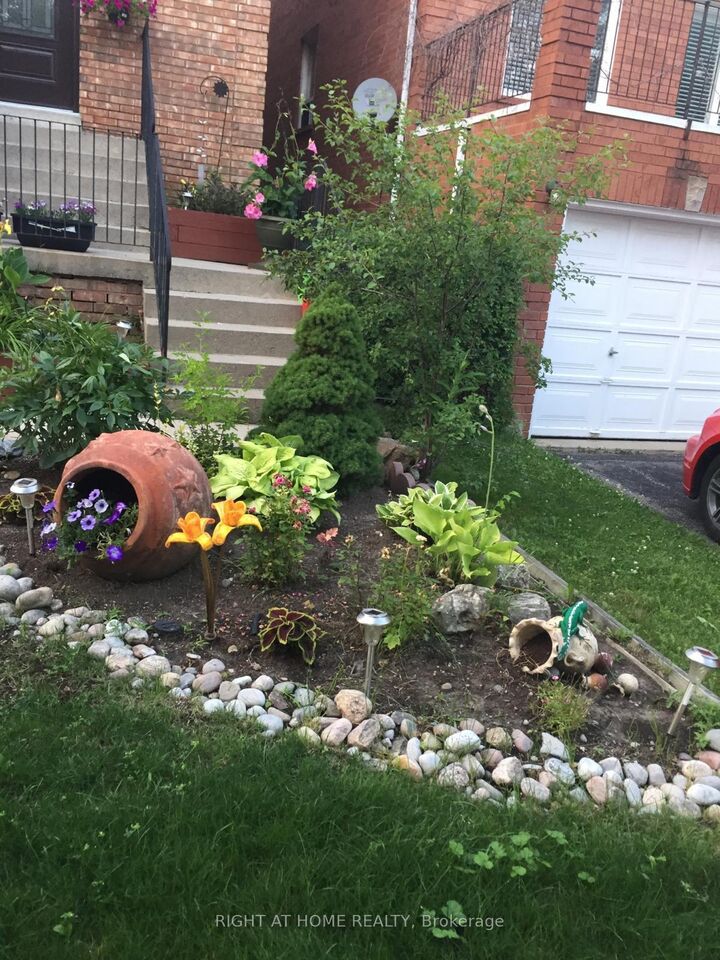 Photo de la propriété: 26 Janesville Road ON L4J 6Z9
