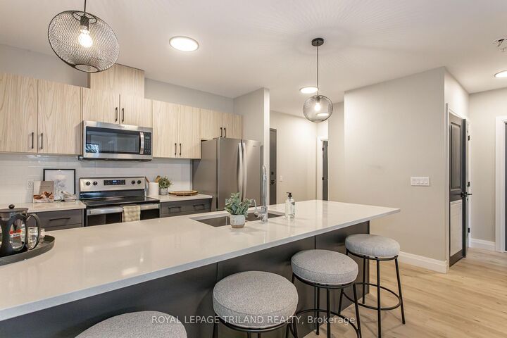 Property Photo:  1405 Stackhouse Avenue 304  ON N5X 0P2 