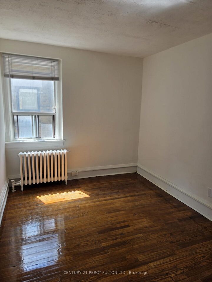 Photo de la propriété: 29 Jane Street 8 ON M6S 3Y3