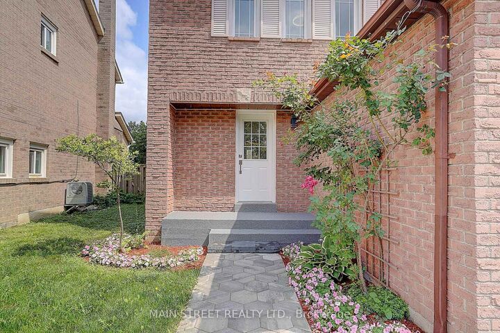 Property Photo:  59 Stockbridge Crescent  ON L1T 2G8 