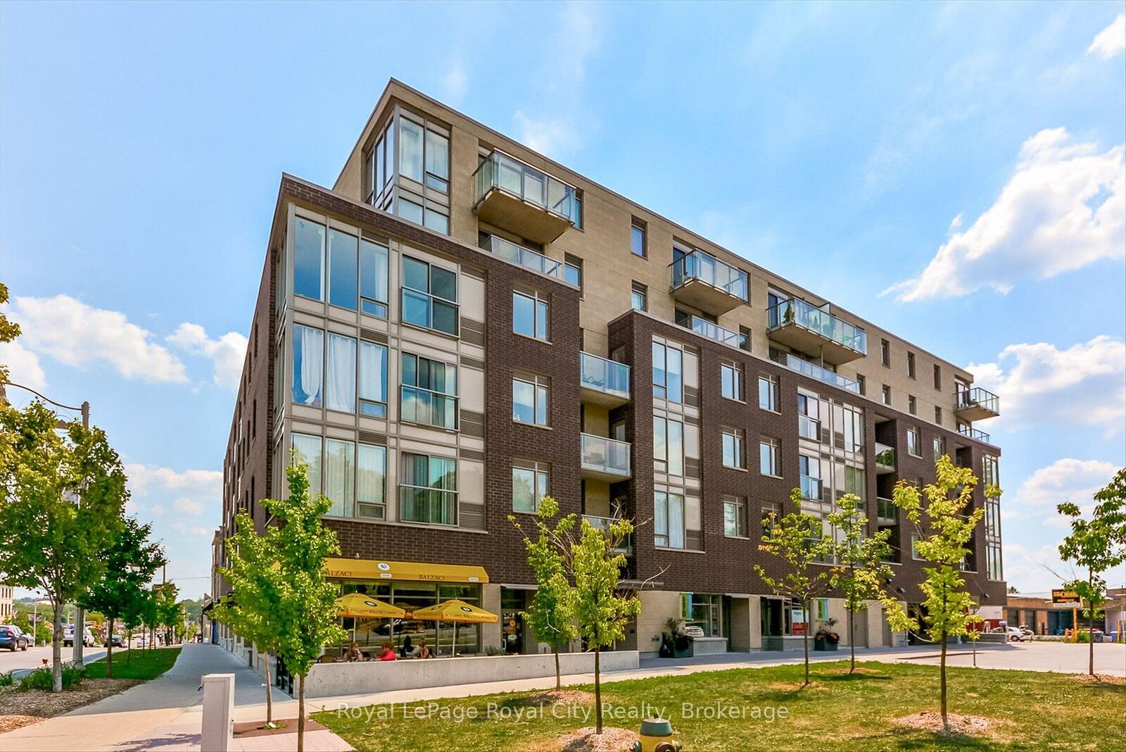 Property Photo:  5 Gordon Street 211  ON N1H 4G8 