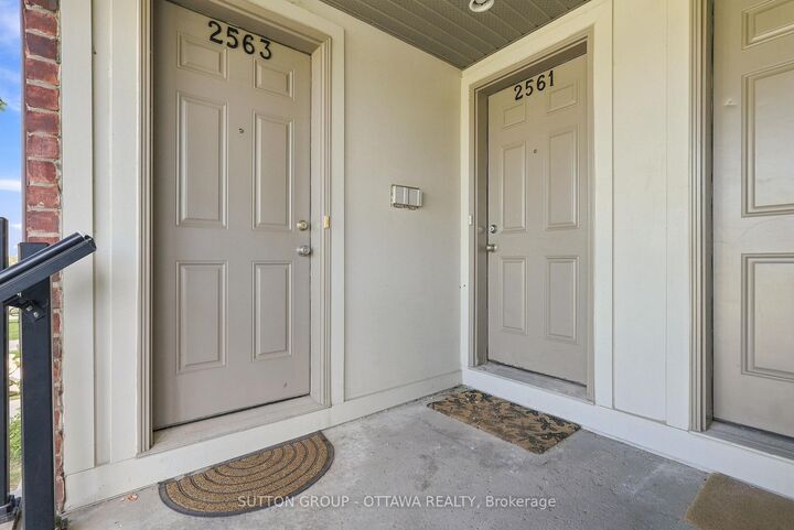 Property Photo:  2563 Longfields Drive  ON K2J 2L7 