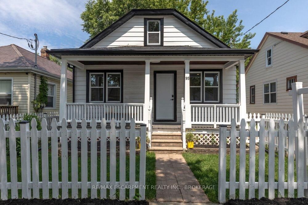 Property Photo:  95 Chetwood Street  ON L2S 2A6 