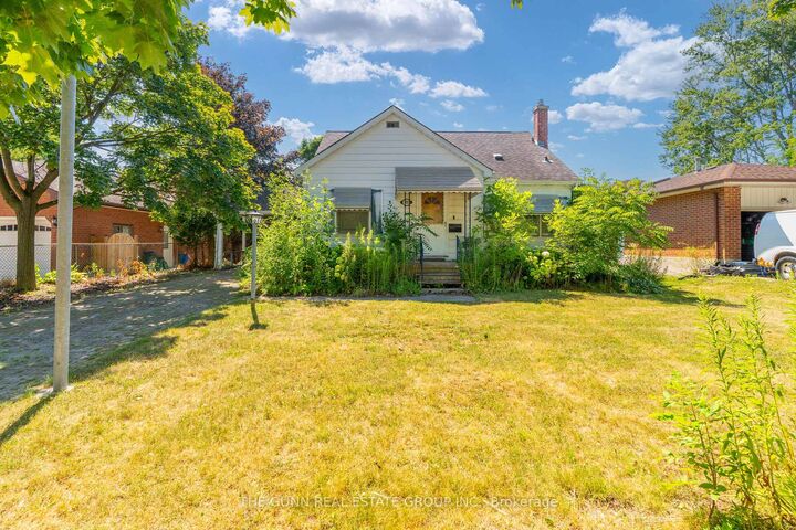 Property Photo: 931 Willow Drive ON N6E 1P2