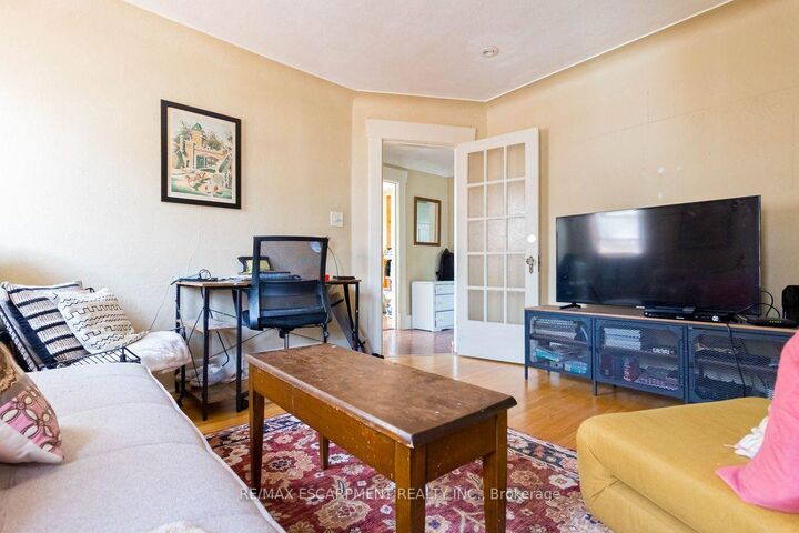 Property Photo: 121 Eastbourne Avenue ON L8M 2M9