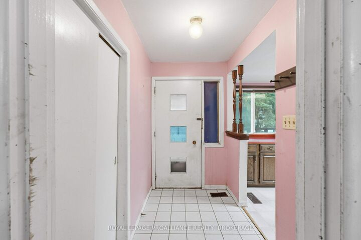 Property Photo:  30 Elm Street  ON K7G 2S7 