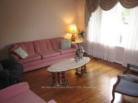 Property Photo: 169 Trayborn Drive ON L4C 4K9