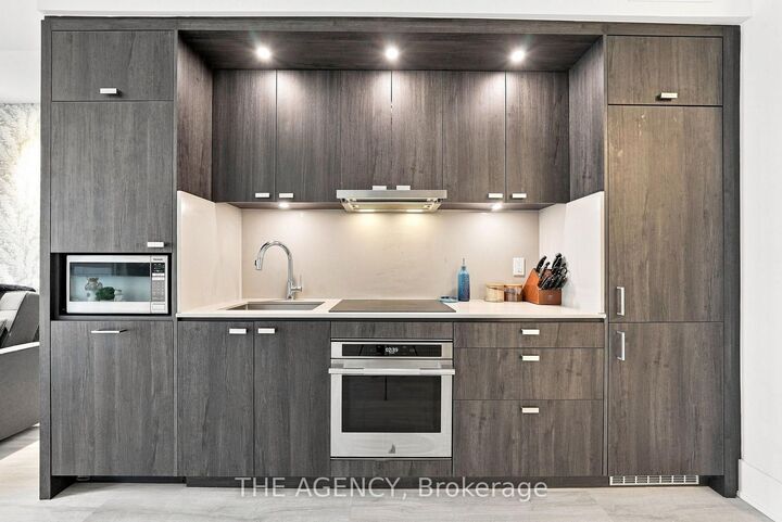 Property Photo: 470 Front Street 907 ON M5V 0V6