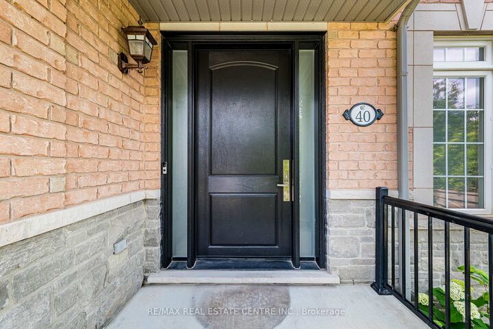 Property Photo: 40 Cachet Court ON L6X 0X2