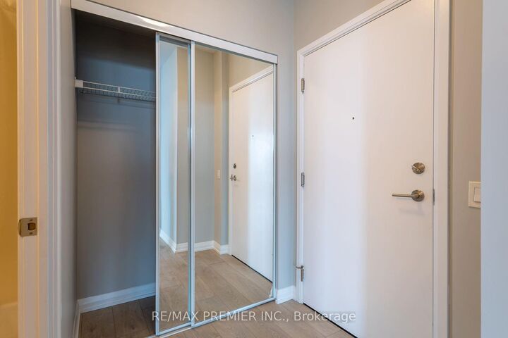 Property Photo:  7895 Jane Street 1906  ON L4K 2M7 