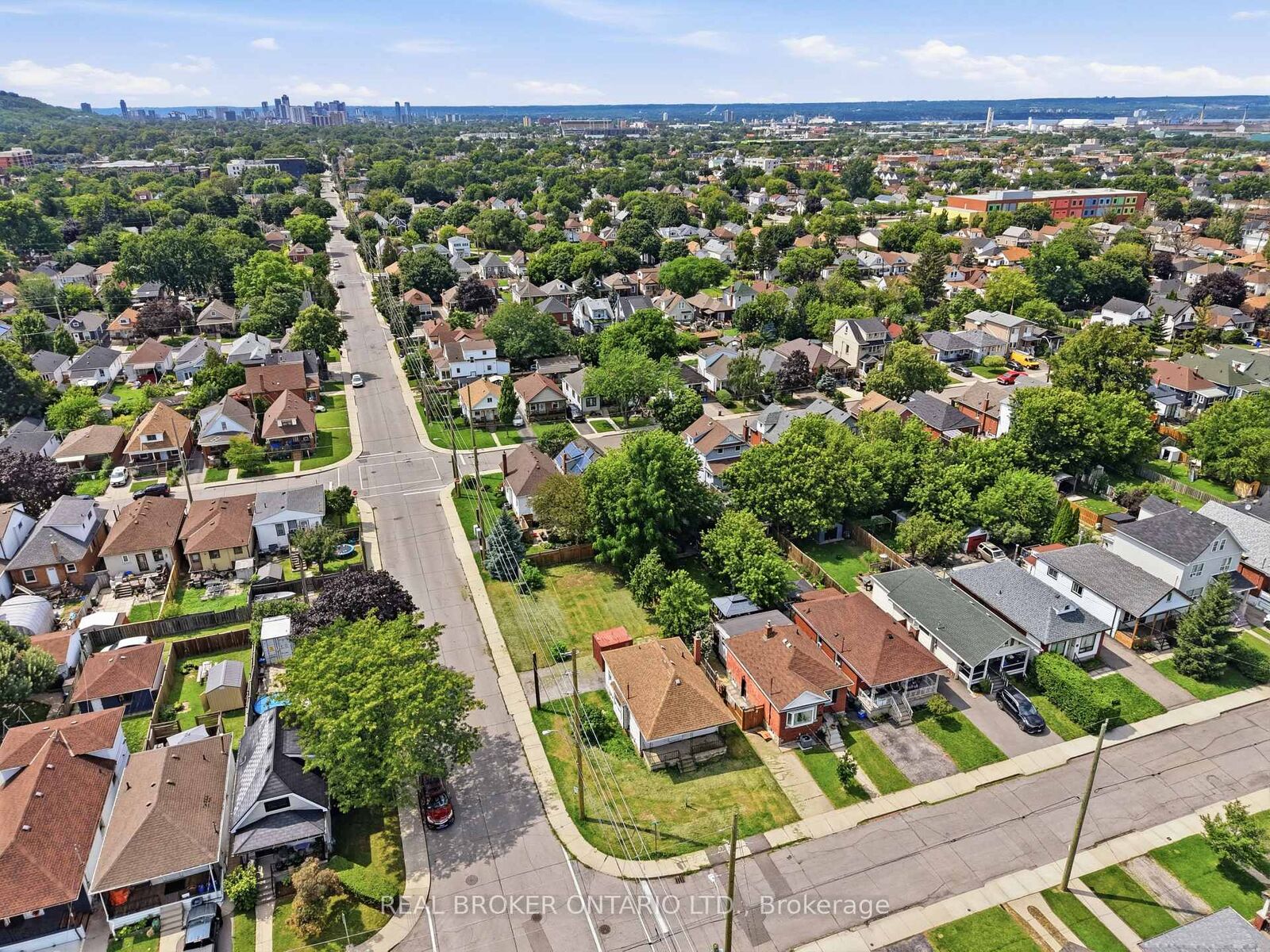 Property Photo: 67 Huxley Avenue N ON L8H 4P3
