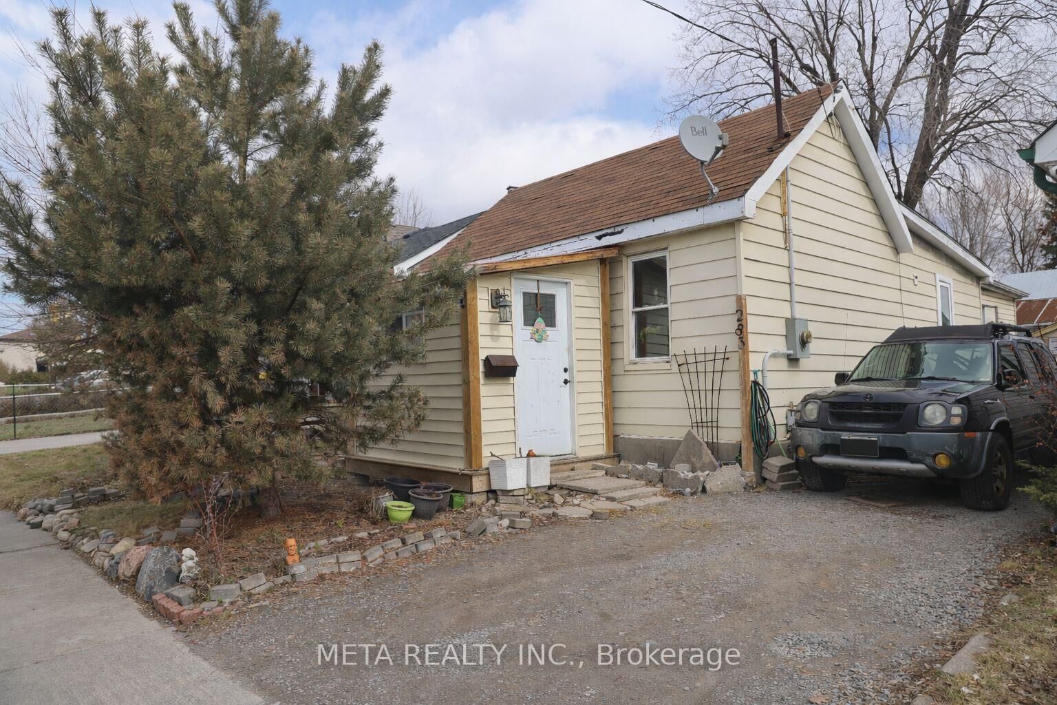 Property Photo: 283 Park Road S ON L1J 4H4