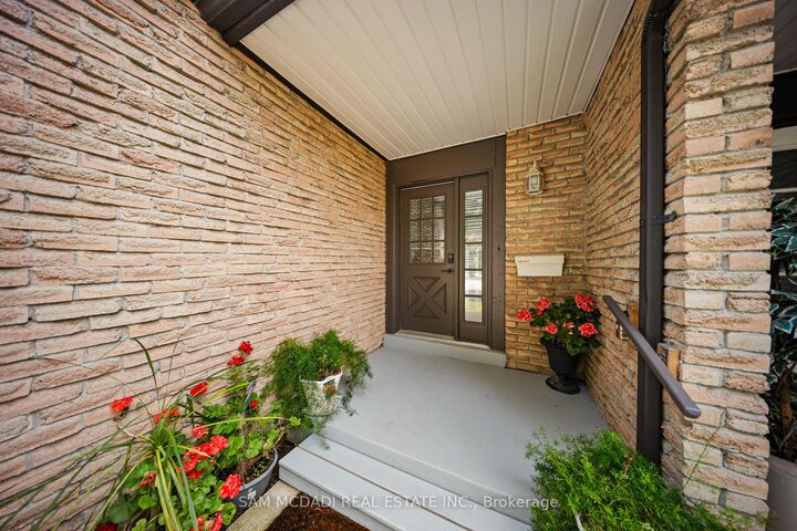 Property Photo: 2640 Canberra Road ON L5N 1V3