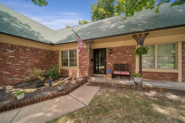 Property Photo:  10731 E 29th Place  OK 74129 