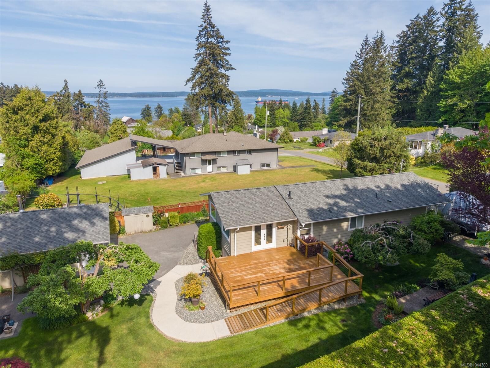 Property Photo: 3475 Seacloud Rd BC V0R 1K2
