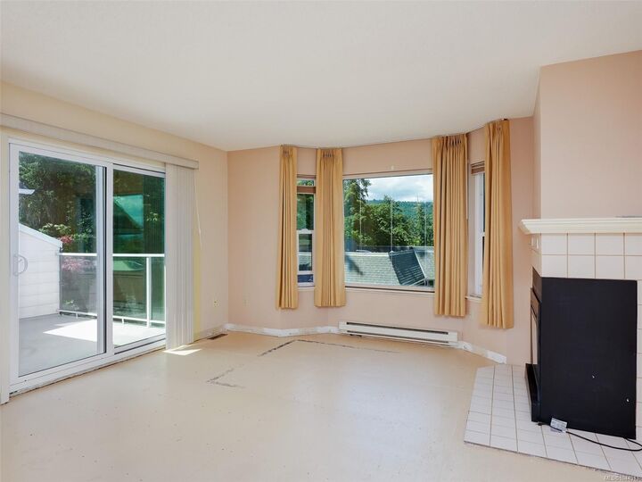 Property Photo: 930 Josephine Rd #5 BC V8M 1B3