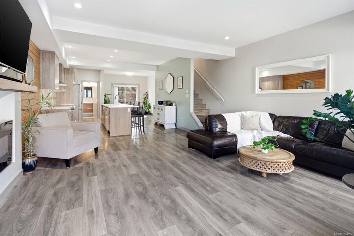 Property Photo:  687 Strandlund Ave #103  BC V9B 3G2 