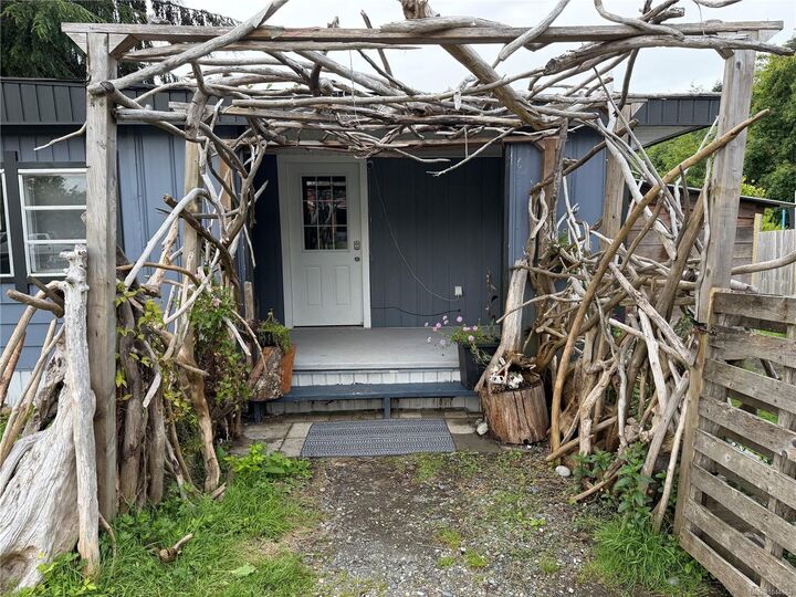 Property Photo: 6015 Hunt St BC V0N 2P0