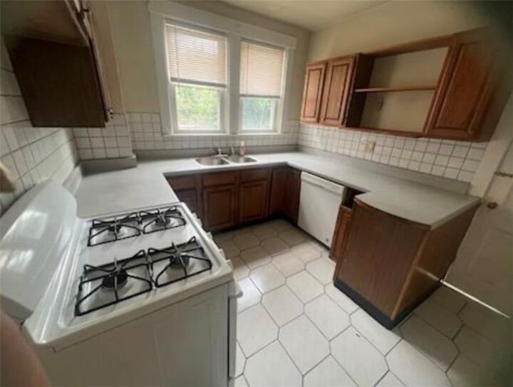 Property Photo: 143 The Blvd PA 15210