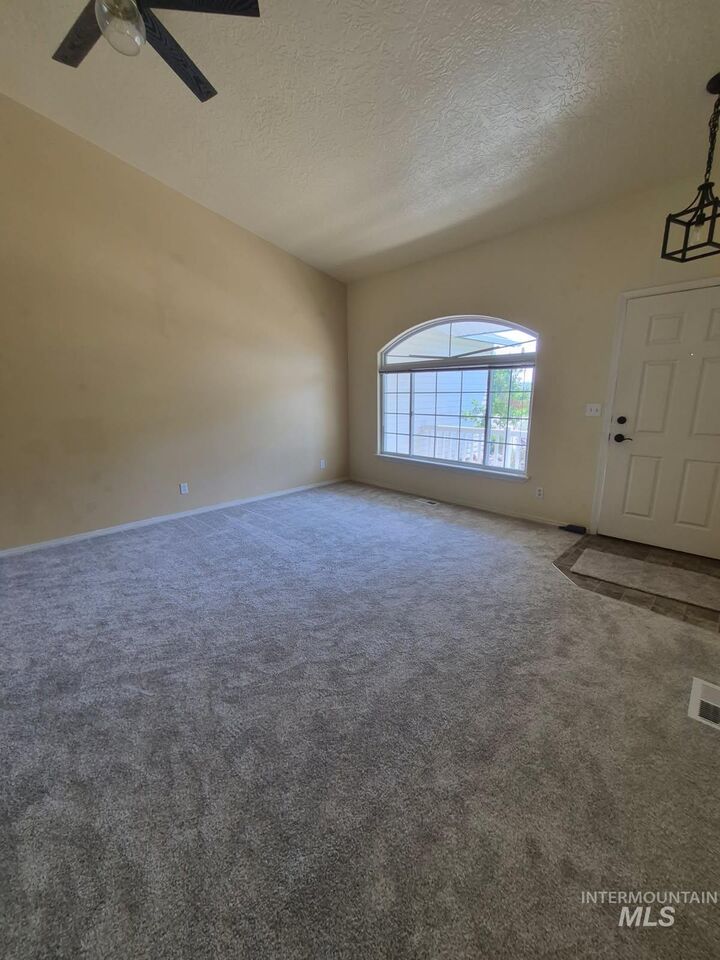 Property Photo:  946 Johnson Dr  ID 83644 