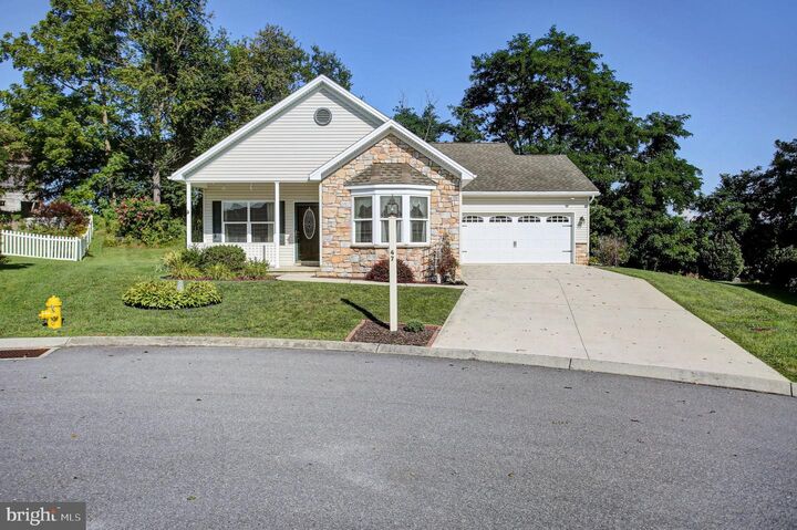 Property Photo: 47 Colonial Court PA 17257