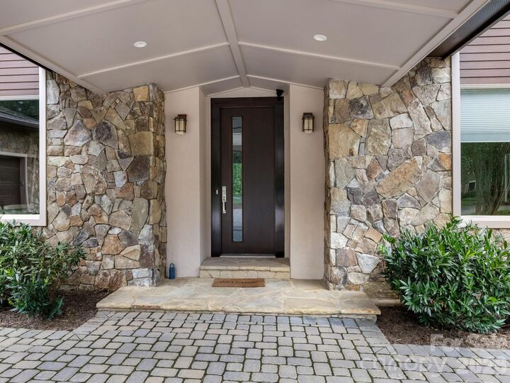 Property Photo: 2011 Sharon Avenue NC 28211