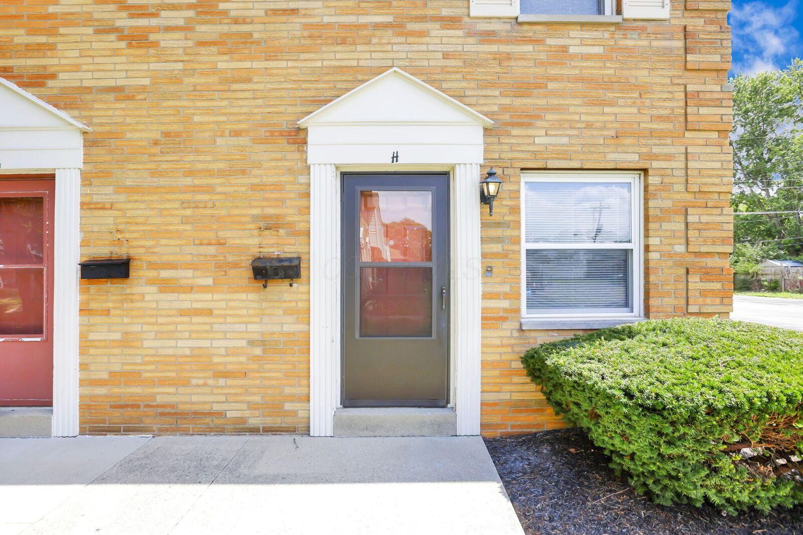 Property Photo:  1746 Pine Tree S Street  OH 43229 