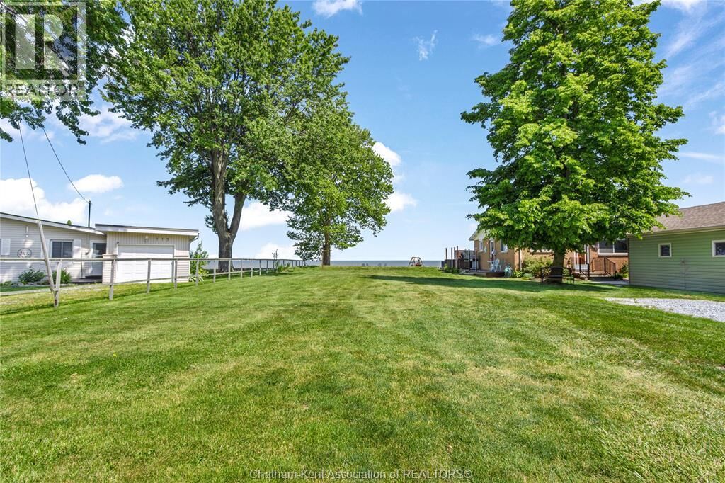 Property Photo:  105 Island Crescent  ON N0P 2L0 