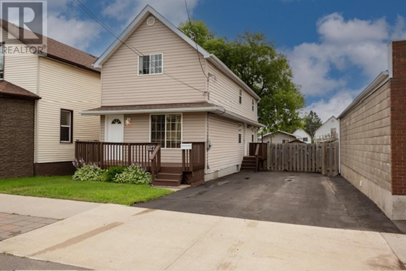 Property Photo: 127 Court St S ON P7B 2X5