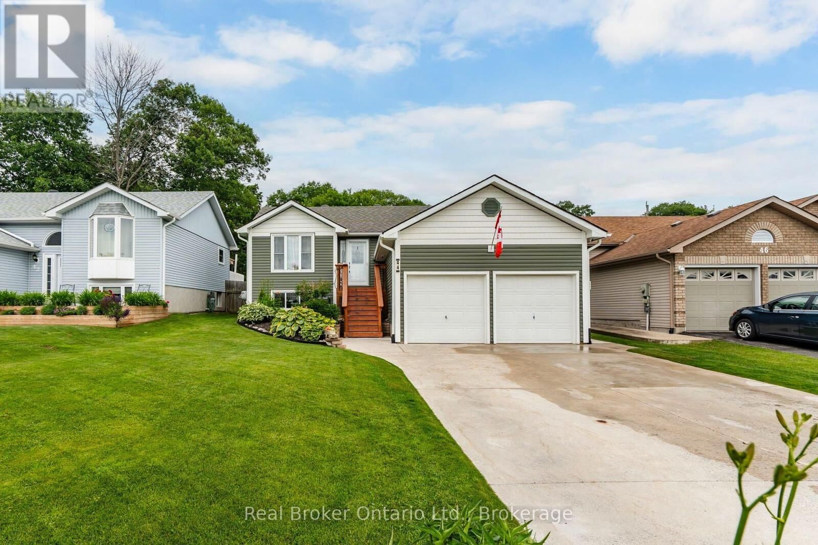 Property Photo: 44 Byrnes Crescent ON L9M 1V9