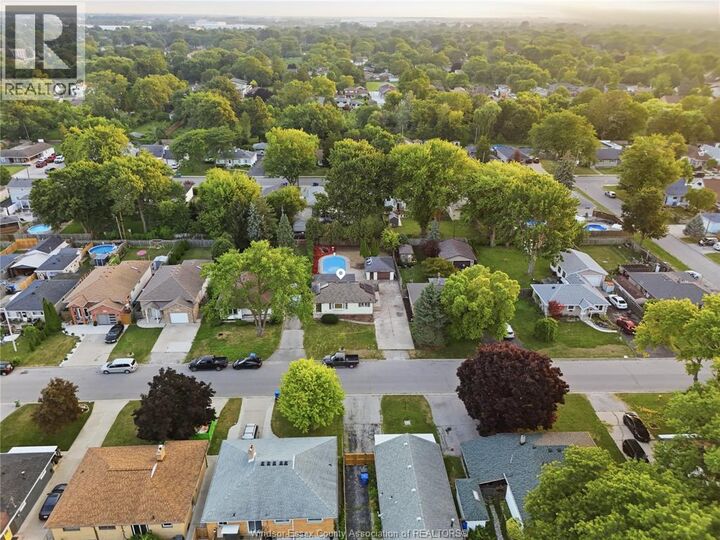Property Photo: 2733 Lloyd George Boulevard ON N8T 2T8