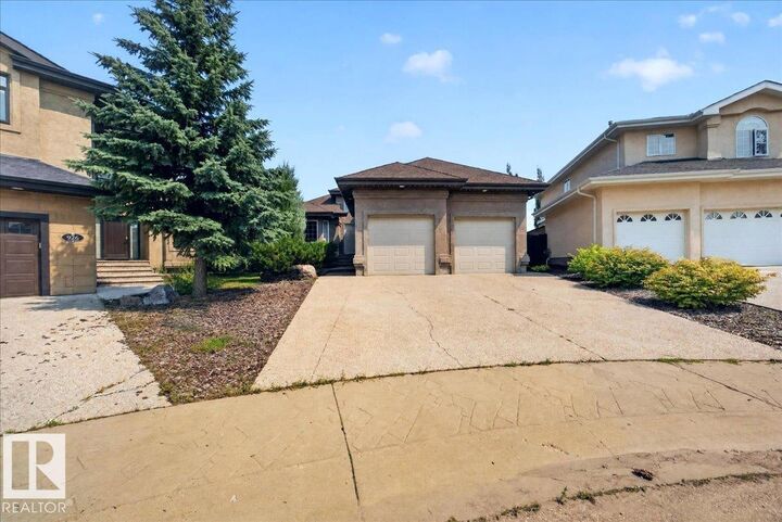 Photo de la propriété:  928 Thompson Place NW  AB T6R 3K4 