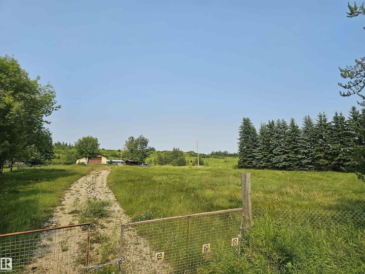 Property Photo: 1532 Twp Road 544 AB T0E 1V0