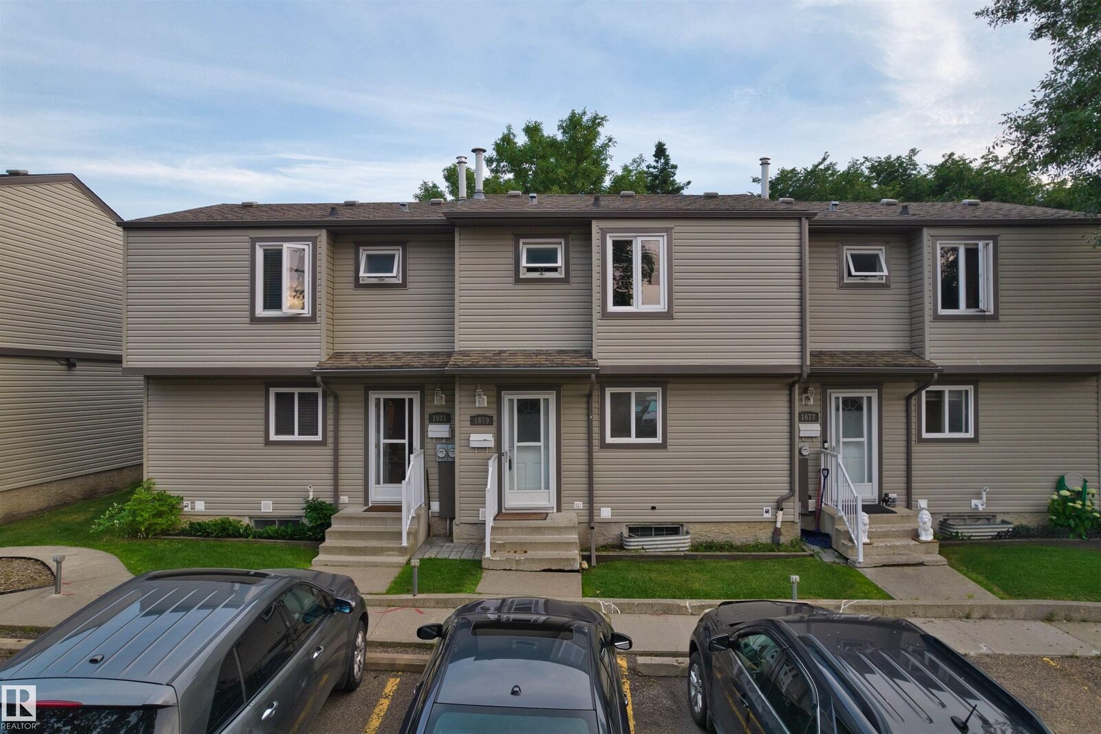 Property Photo:  1679 Lakewood Road NW  AB T6K 3B9 