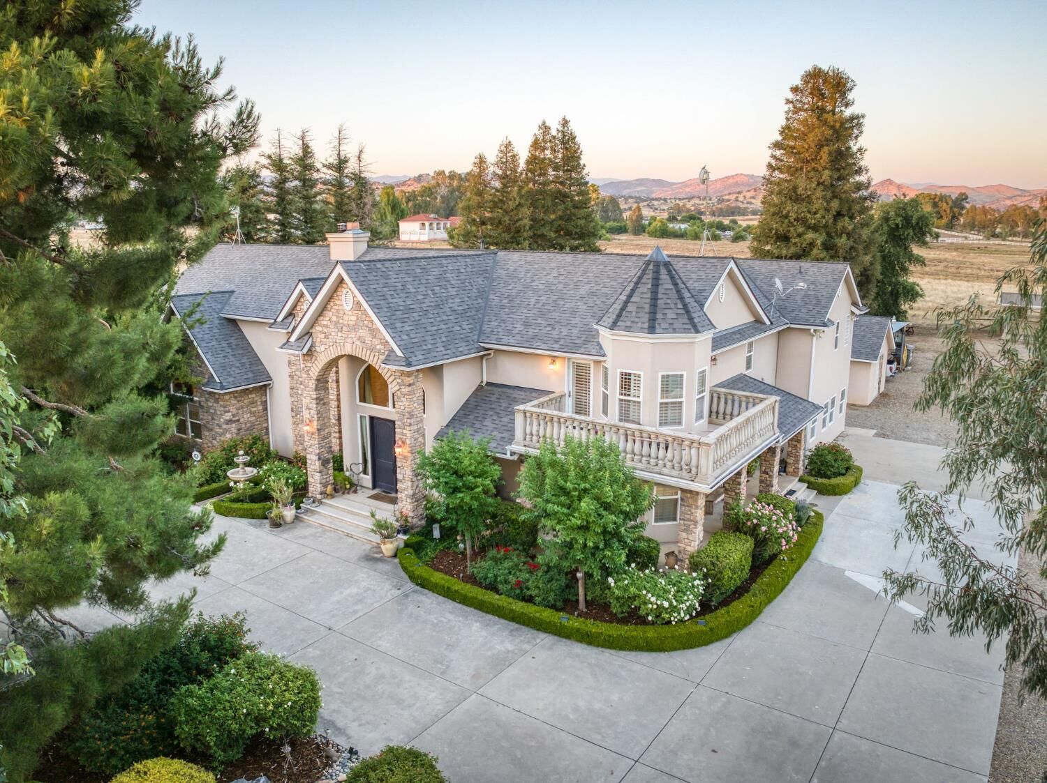 Property Photo:  8584 N Madsen Avenue  CA 93619 