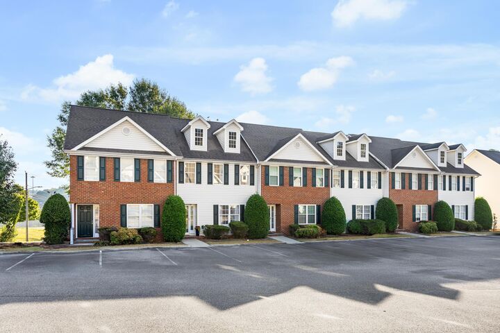 Property Photo: 2205 Old Ivy Way GA 30720