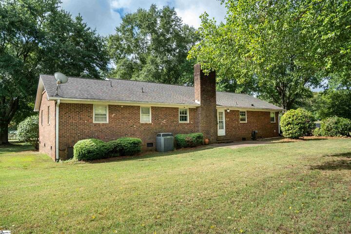 Property Photo: 551 Riveroak Road SC 29349