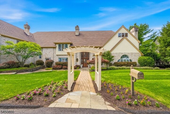 Property Photo:  25 Balsam Pkwy  NJ 07871 