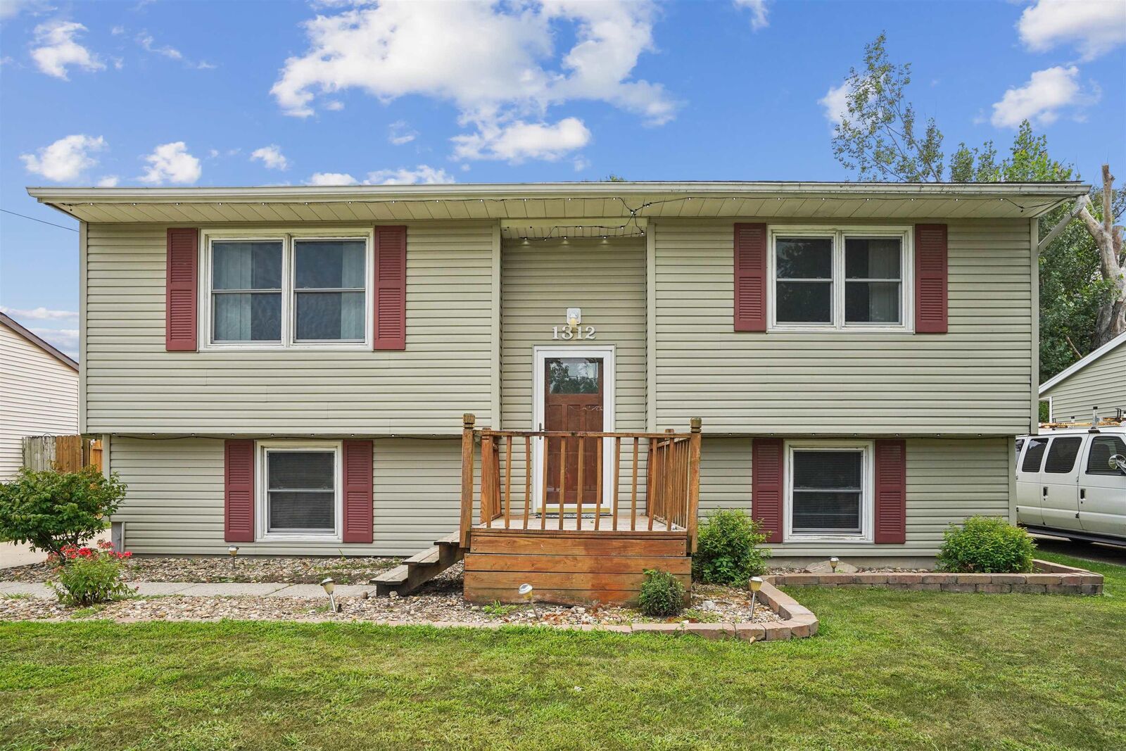 Property Photo:  1312 Roosevelt Street  IA 50707 